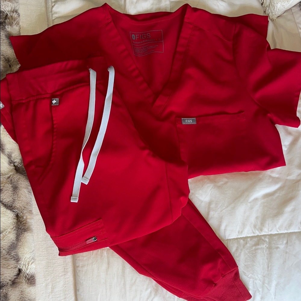 Figs Red Scrub set
